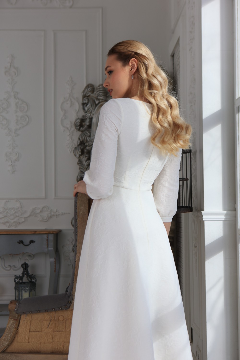 Белое платье из жаккарда миди ( молочного оттенка) - фото